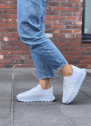 Жіночі кросівки  adidas boots retropy ‘white’