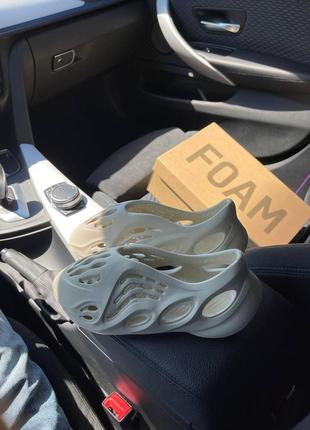 Жіночі кросівки adidas yeezy foam runner sand4 фото