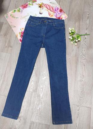 Жіночі стрейчеві джинси рівного крою
