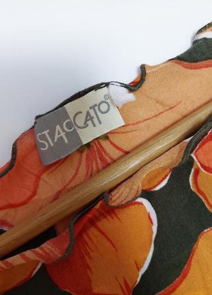 Женская легкая футболка с принтом цветов от бренда staccato2 фото