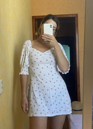 Сукня з відкритими плечима на невеликий зріст