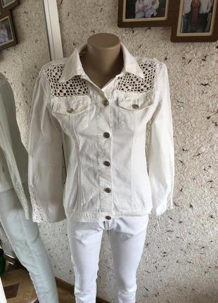 Джинсова курточка білого кольора moda sister 38