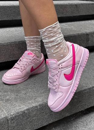 Nike sb dunk low triple pink