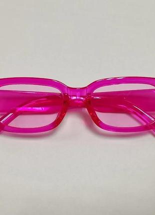 Яскраві рожеві окуляри