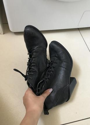 Ботинки чёрные кожаные на каблуке 10см5 фото
