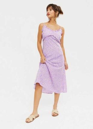 Платье  длинное в цветочный принт с цветочным принтом миди фиолетовое нежное сарафан с рюшами с оборками  плаття довге фіолетове лавандове квіти2 фото
