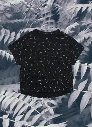 Укороченная монограмная футболка топ nike swoosh