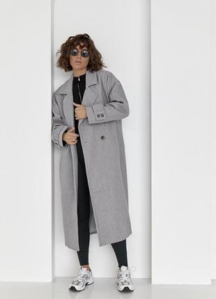 Женское двубортное пальто свободного кроя