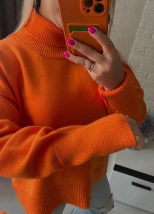 Очень красивый яркий оранжевый свитер оверсайз под горло