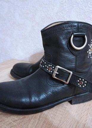 Стильные фирменные кожаные ботинки ботинки