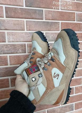 Очень классные оригинальные женские кроссовки solomon