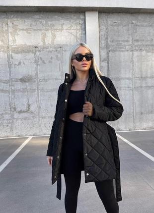 Женская куртка демисезонная стеганная удлиненная на кнопках с поясом | черная куртка...