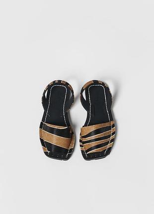 Сандалии от zara