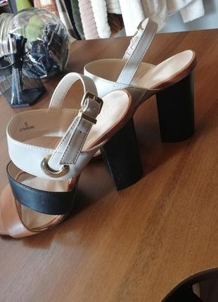 Стильные босоножки от m&s2 фото