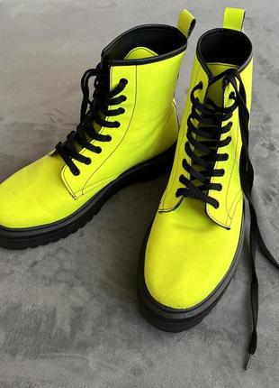 Яркие женские итальянские ботинки берцы кислотно желтого цвета 40 размера4 фото