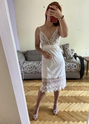 Шикарное белое платье