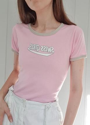 Футболка swiss girls пастельно розовая y2k barbie с вышивкой baby tee1 фото