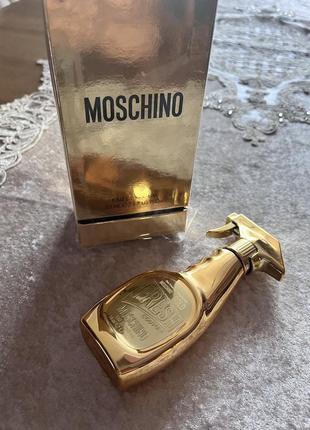 Moschino fresh gold couture