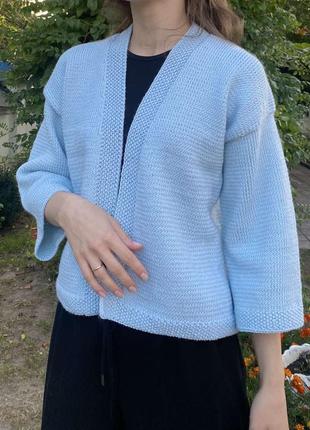 Голубой вязаный кардиган ручной работы