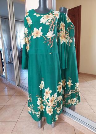 Красивое в цветы 💐 платье 👗