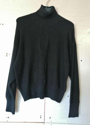 Ніжний светр із шалено приємної пряжі з високою горловиною