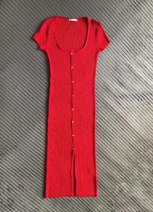 Красное трикотажное платье миди6 фото