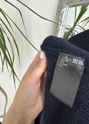 Мягкий шерстяной свитер uniqlo темно синего цвета3 фото