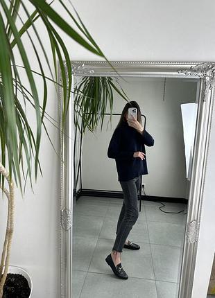 Мягкий шерстяной свитер uniqlo темно синего цвета6 фото