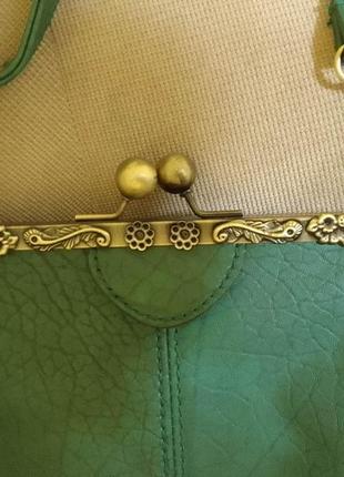 Уникальная винтажная  сумочка. зеленог.о цвета..2 фото