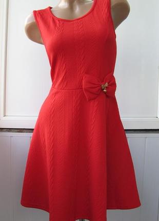 Сукня з фактурної тканини