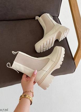 Демисезонные бежевые челси из натуральной кожи