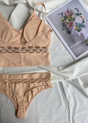 Бесшовный бежевый комплект нижнего женского белья к6731