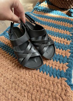 Кожаные сандалии zara босоножки черные 25 размер 17 см