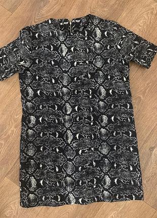 Платье в змеиный принт идеальное