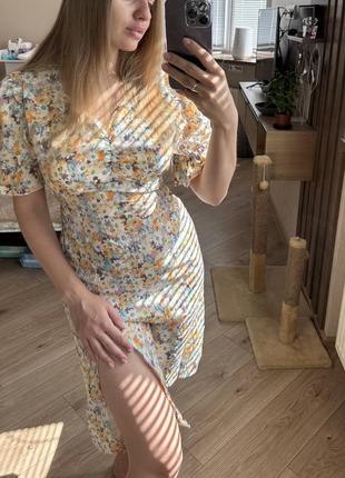 Розпродаж суконь