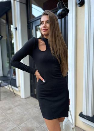 Ідеальне маленьке чорне плаття