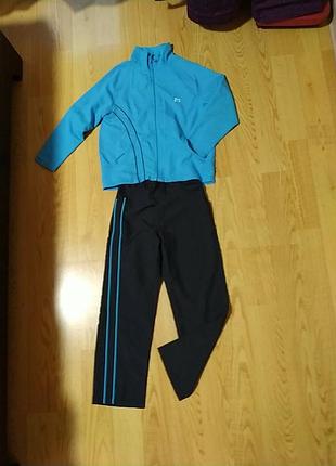 Дитячий спортивний костюм.