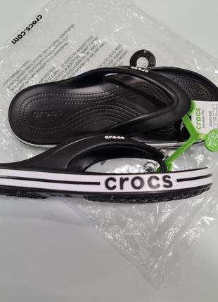 Шлепки шлепанцы crocs bayaband flip w8