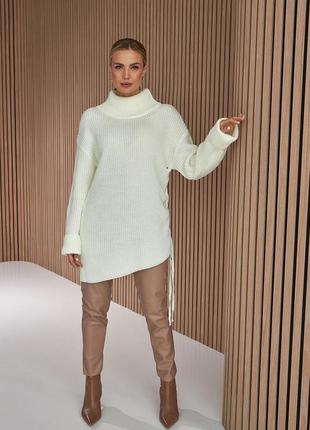 Свободный свитер-туника асимметричного кроя цвет молочный. модель 2521 trikobakh3 фото