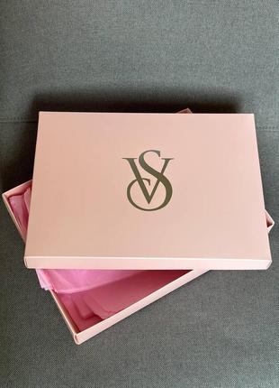 Рожева коробка з логотипом vs😍