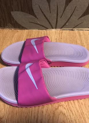 Стильні шльопанці nike
