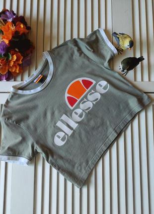 Футболка укорочена з принтом ellesse