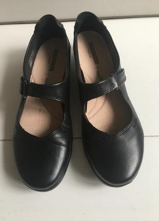 Кожаные туфли clarks р.38-39