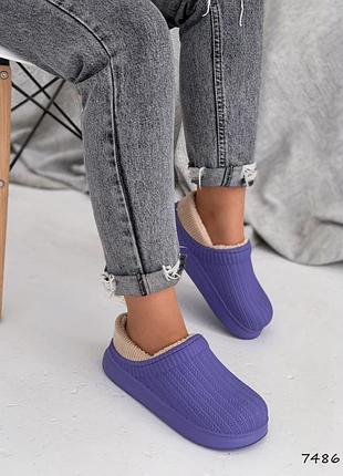 Фиолетовые резиновые пенные зимние тапки кроксы сабо с мехом на меху пена зима