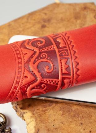 Ключница кожаная женская красная с орнаментом млечный путь | кожаный чехол для ключей4 фото