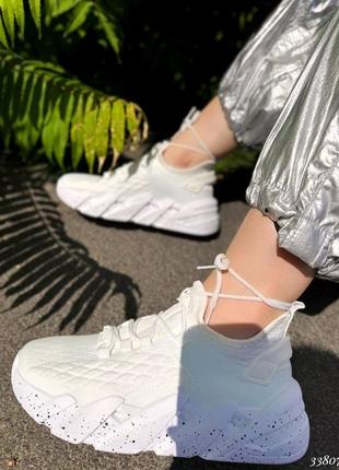 Текстильні кросівки