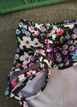 Красивый купальник с плавками в цветочек3 фото