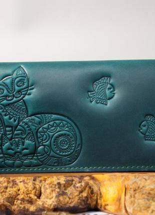 Темно-бірюзовий гаманець жіночий довгий шкіряний з орнаментом тисненням котики