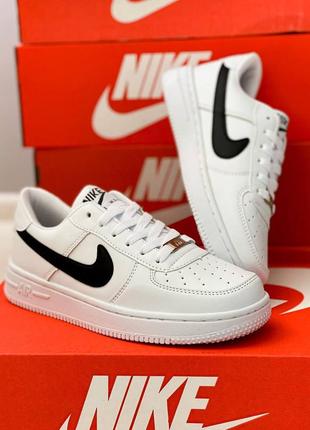 Женские кроссовки nike air force 1 white / black strip