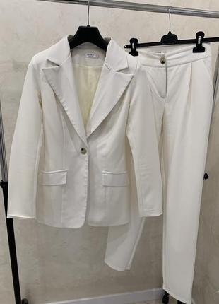 Белый женский костюм пиджак штаны классический жакет